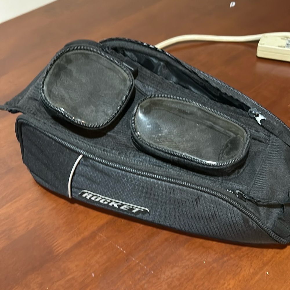 Motorcycle tank bag